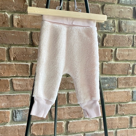 0-3M Like New! First Impressions Pink Furry Pants - Picture 1 of 3